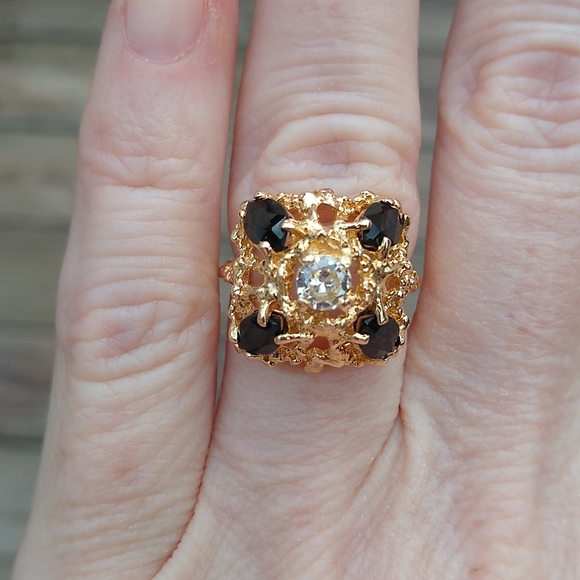 Macy's Jewelry - Green Tourmaline and diamond square Bombe style ring, 14kt yellow gold